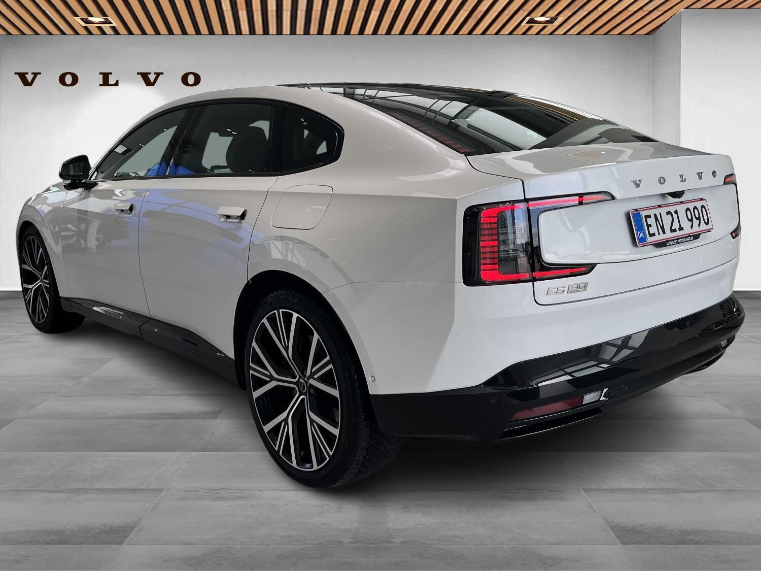 Hvid Volvo ES90 fra 2026