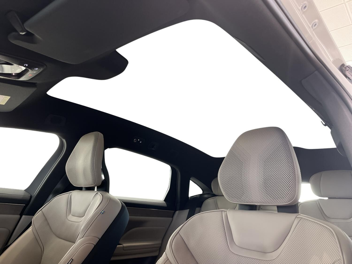 Hvid Volvo ES90 fra 2026
