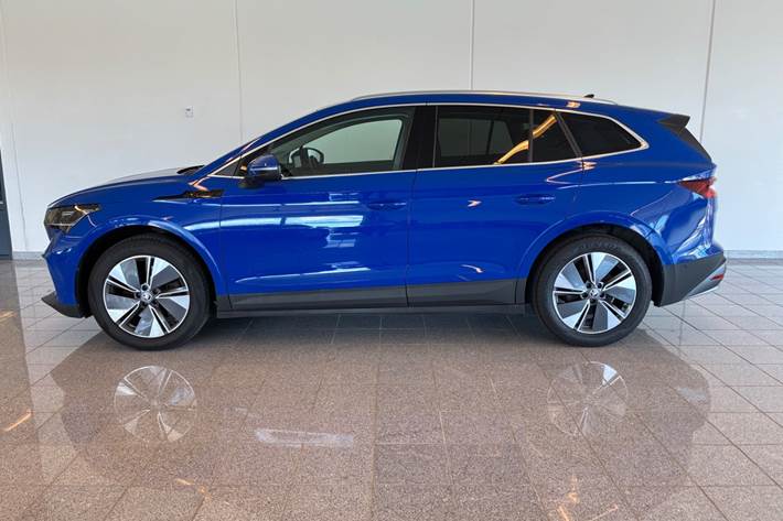 Blå Skoda Enyaq fra 2023
