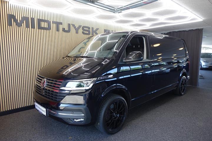 Sort VW Transporter fra 2022