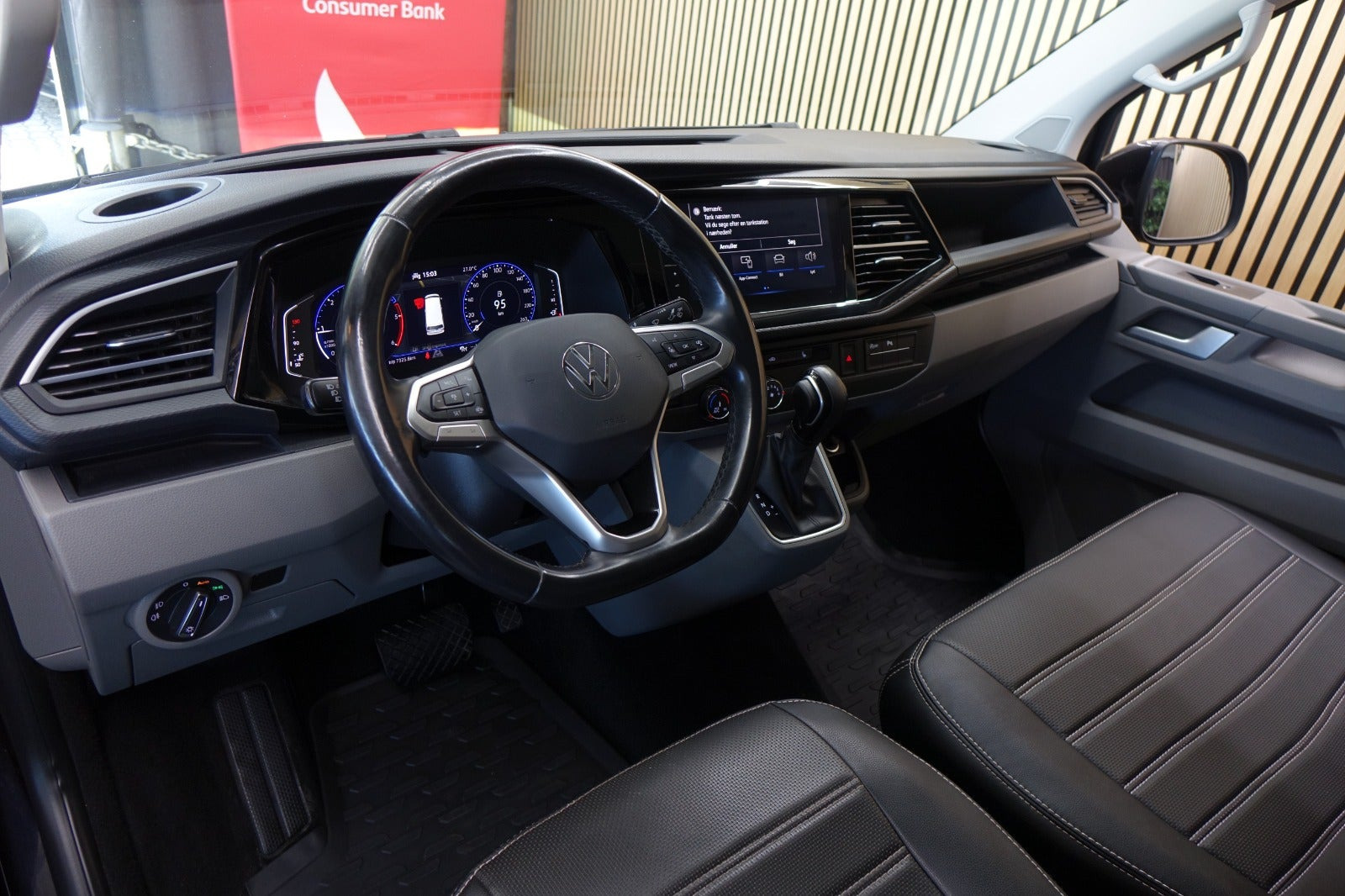 Sort VW Transporter fra 2022