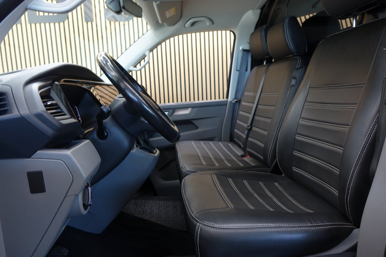 Sort VW Transporter fra 2022