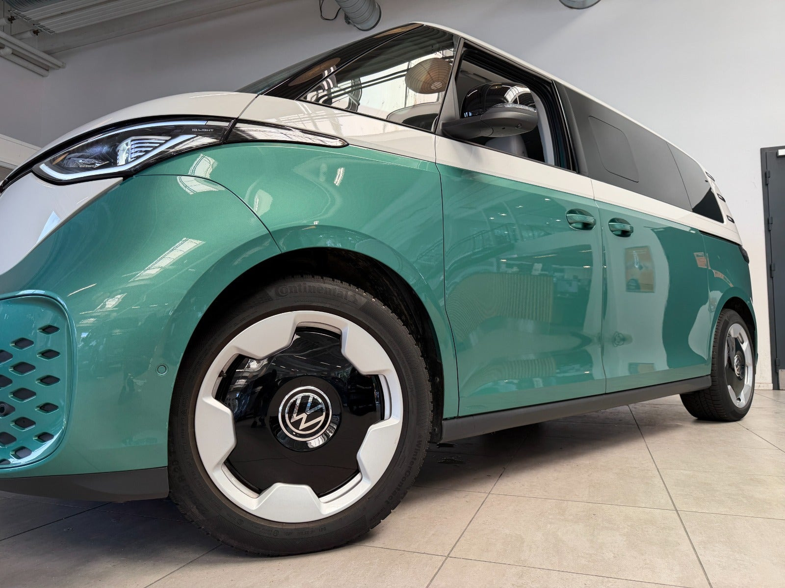 Grøn VW ID.Buzz fra 2025