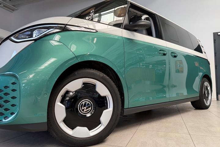 Grøn VW ID.Buzz fra 2025