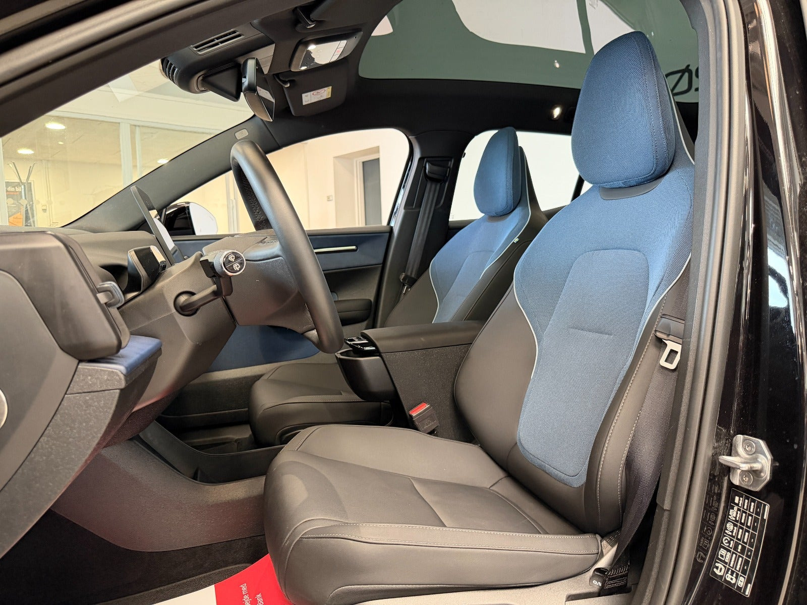 Sort Volvo EX30 fra 2024