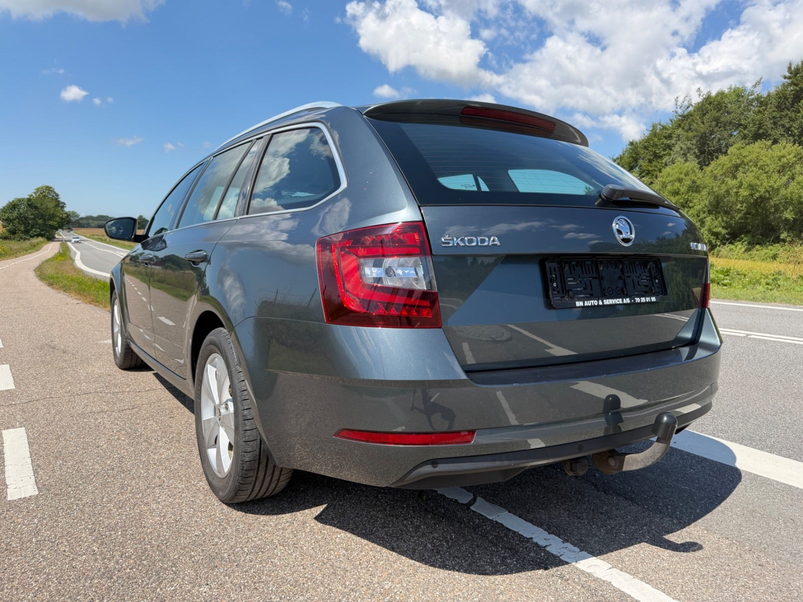 Grå Skoda Octavia fra 2019