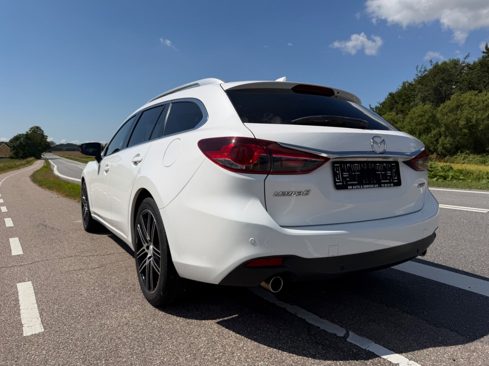 Hvid Mazda 6 fra 2014