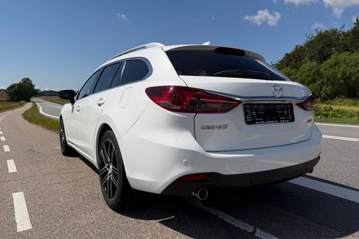Hvid Mazda 6 fra 2014