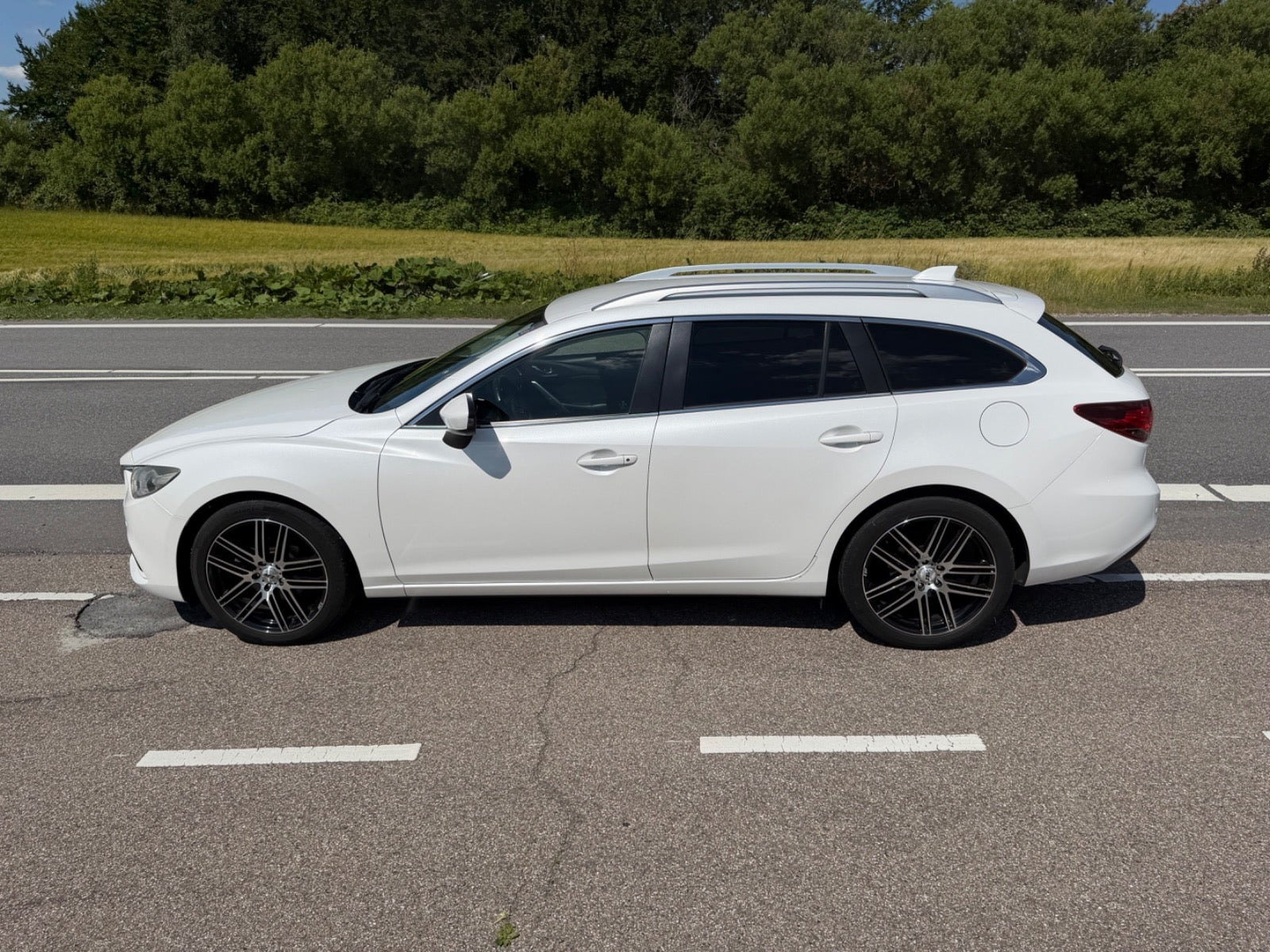 Hvid Mazda 6 fra 2014