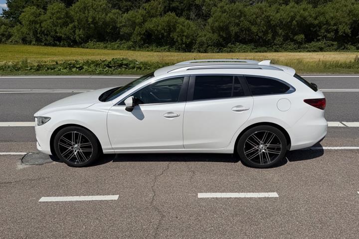 Hvid Mazda 6 fra 2014