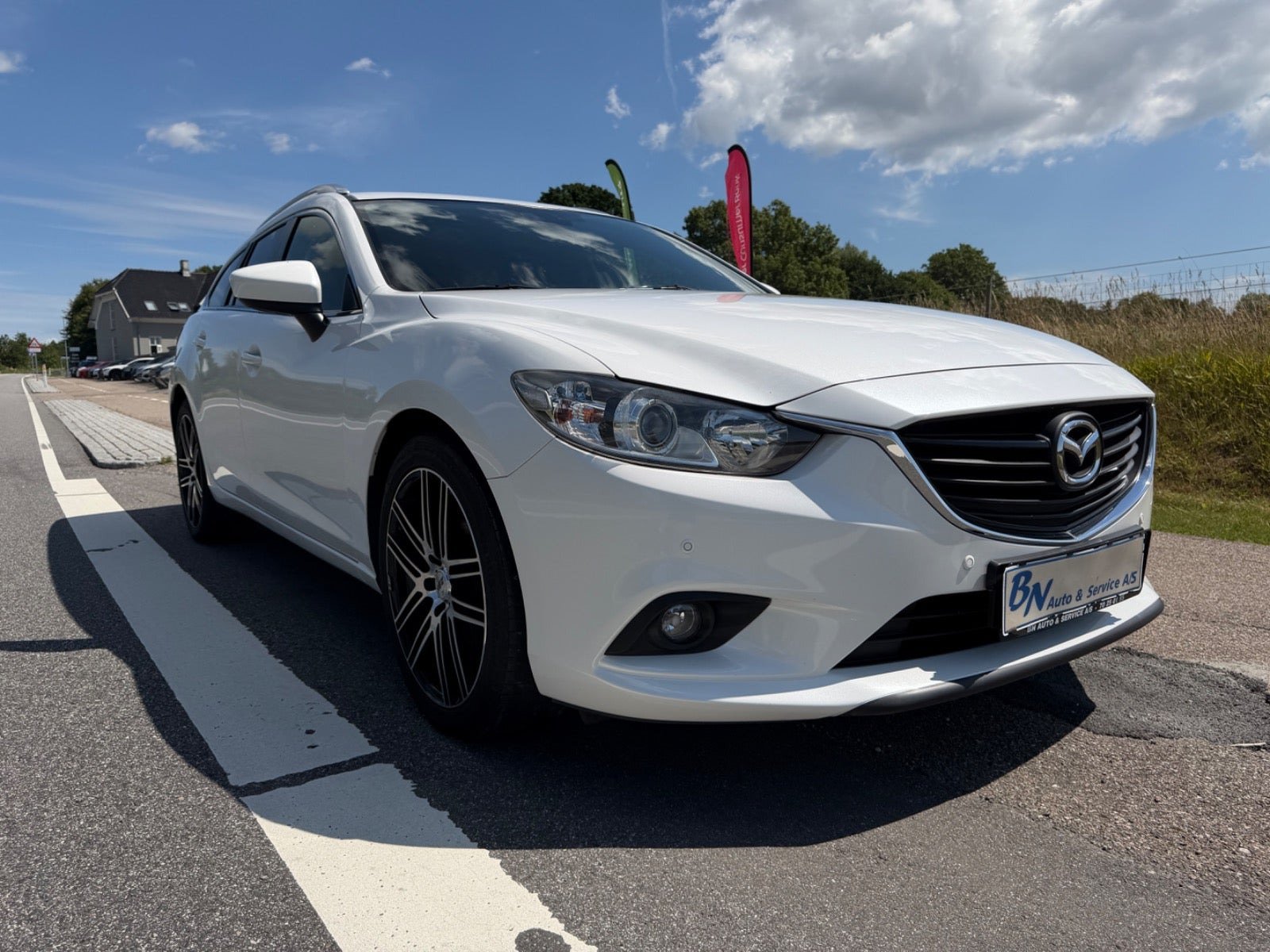 Hvid Mazda 6 fra 2014