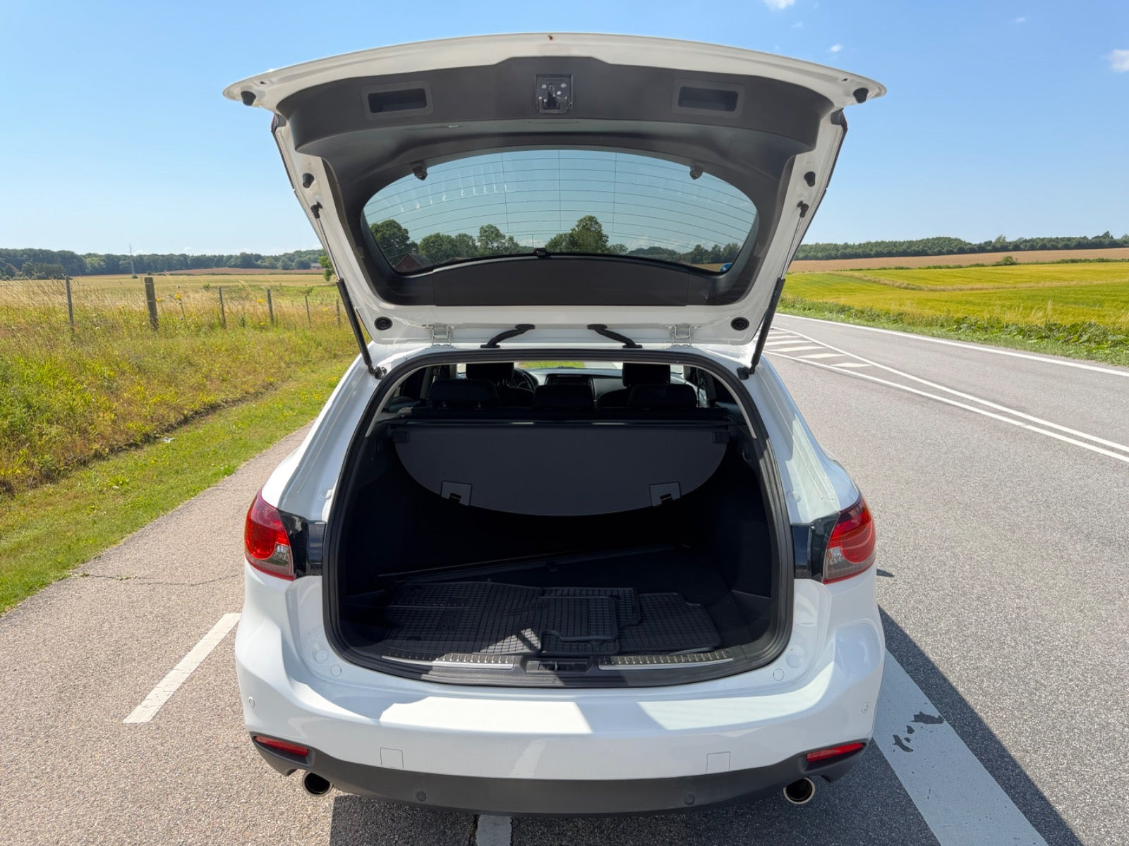 Hvid Mazda 6 fra 2014
