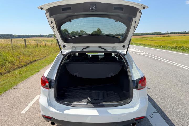 Hvid Mazda 6 fra 2014