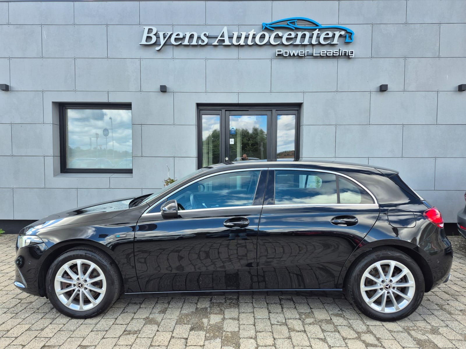 Sort Mercedes A250 e fra 2020