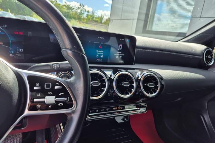 Sort Mercedes A250 e fra 2020