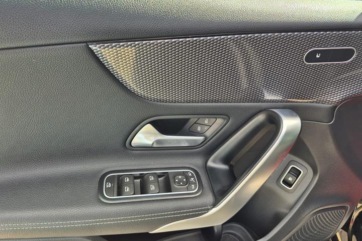 Sort Mercedes A250 e fra 2020