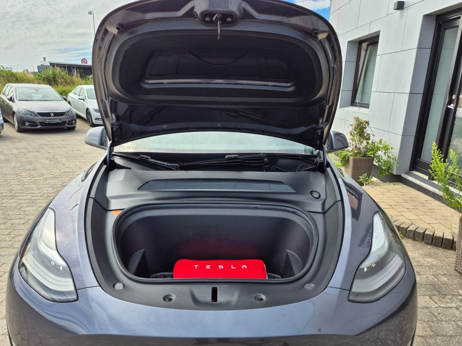 Sort Tesla Model Y fra 2022