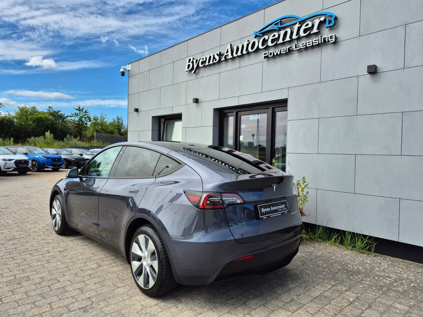 Sort Tesla Model Y fra 2022