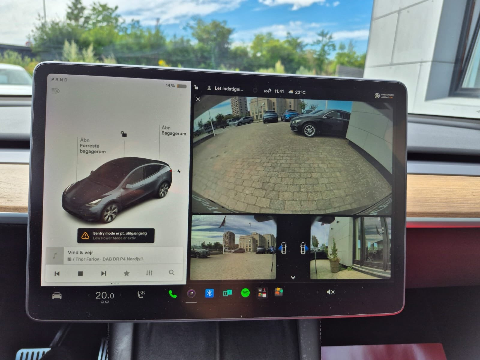 Sort Tesla Model Y fra 2022