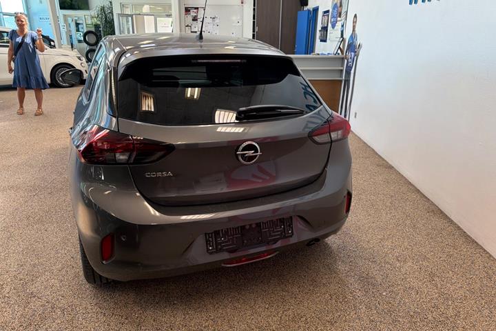 Grå Opel Corsa fra 2020