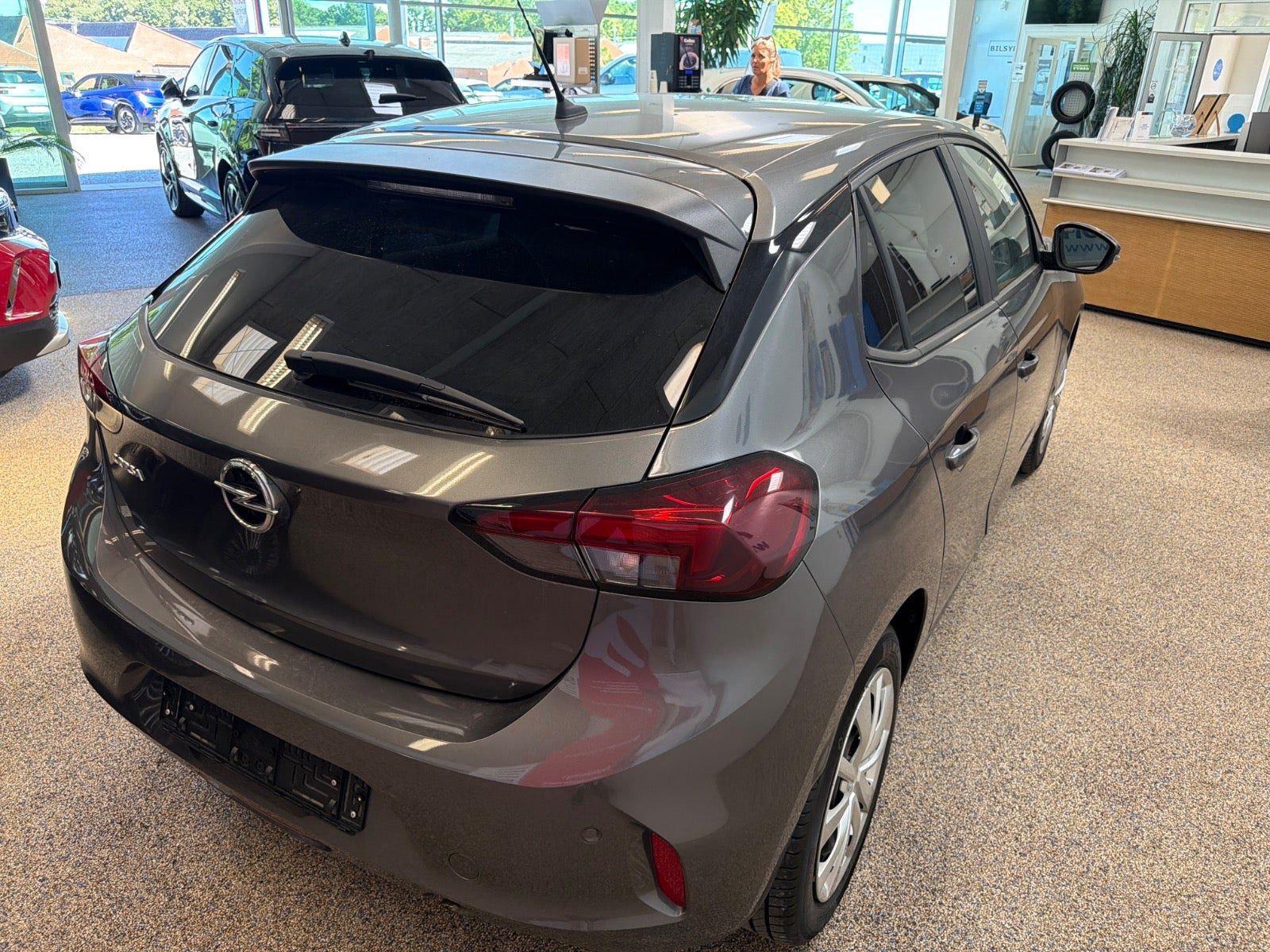 Grå Opel Corsa fra 2020