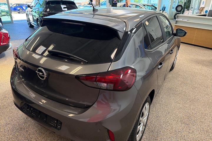 Grå Opel Corsa fra 2020