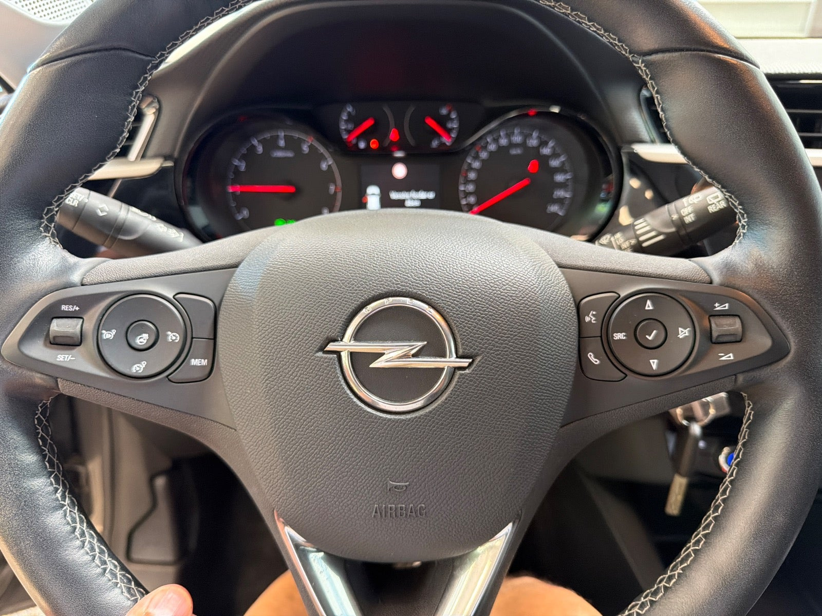 Grå Opel Corsa fra 2020