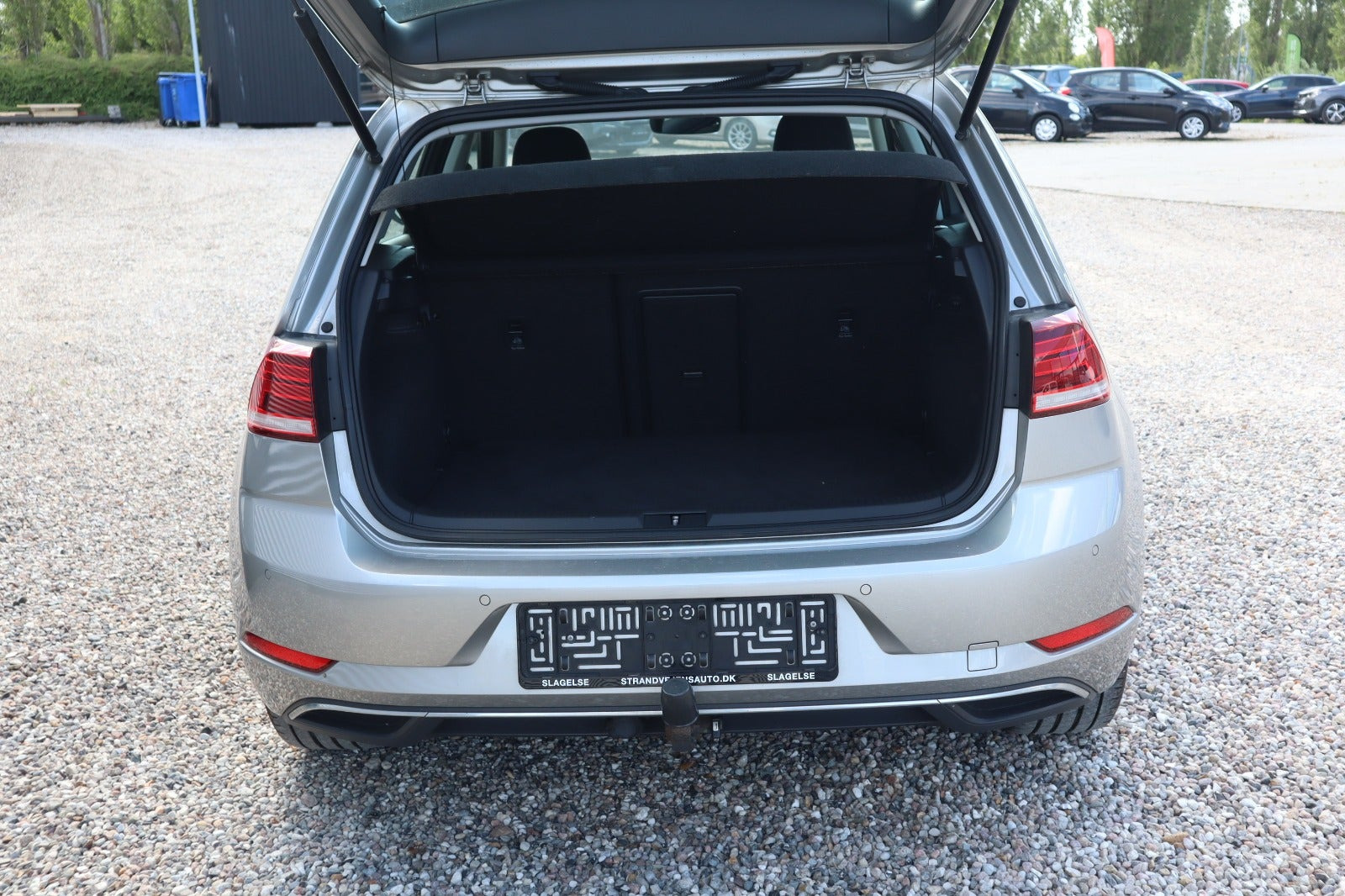Grå VW Golf VII fra 2019