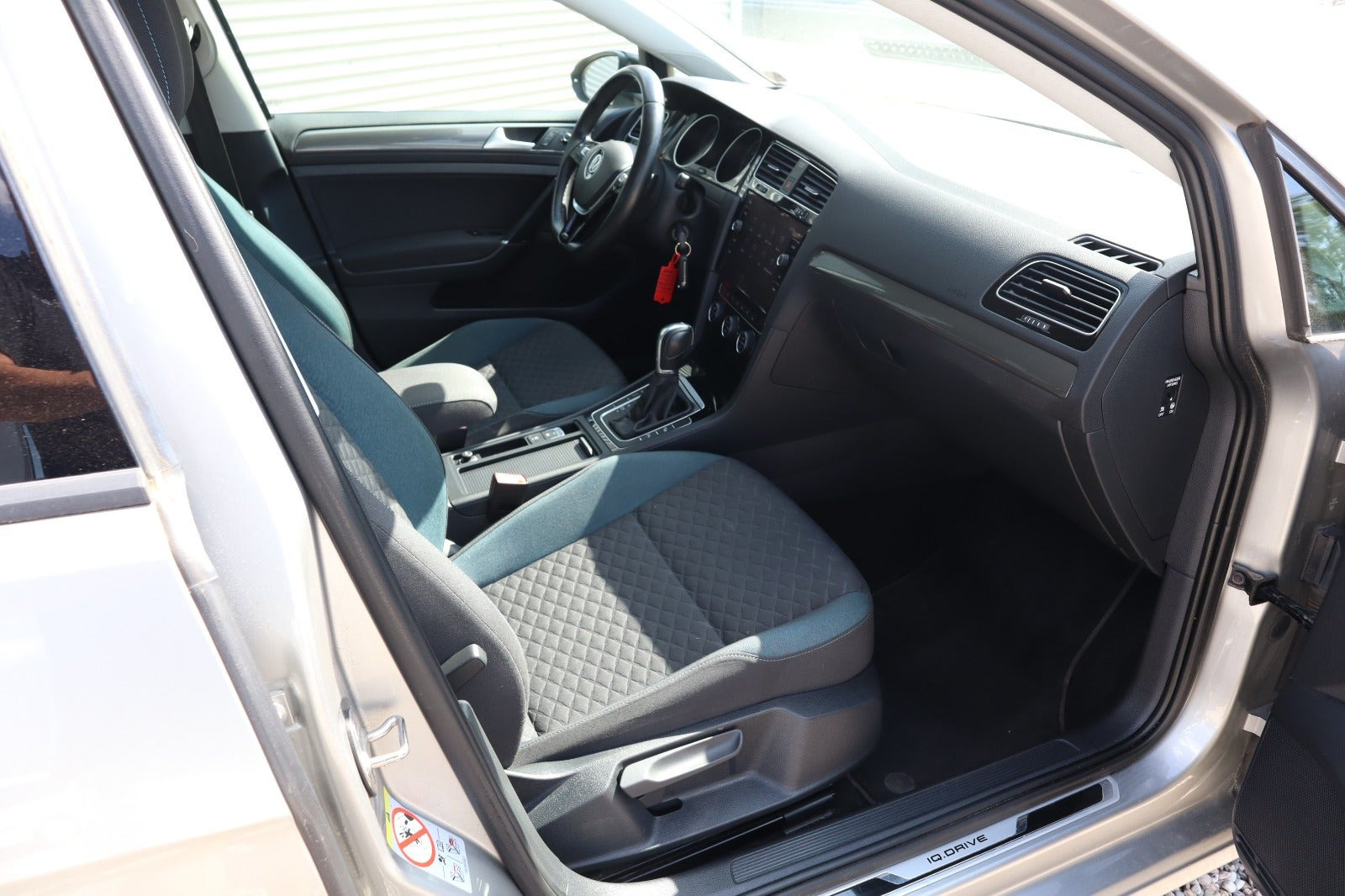 Grå VW Golf VII fra 2019