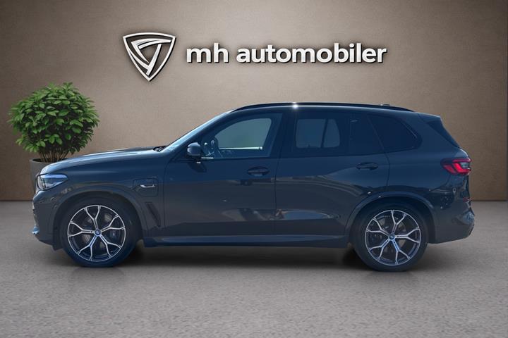 Grå BMW X5 fra 2023