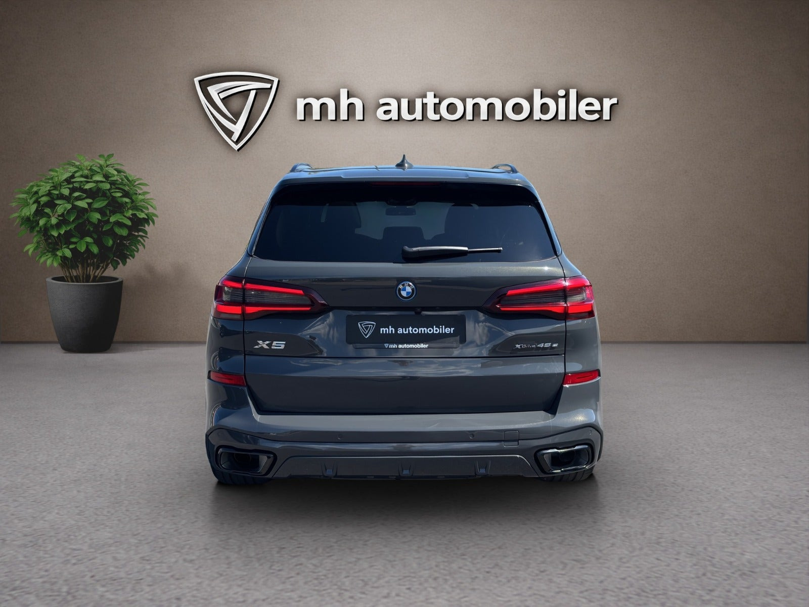 Grå BMW X5 fra 2023