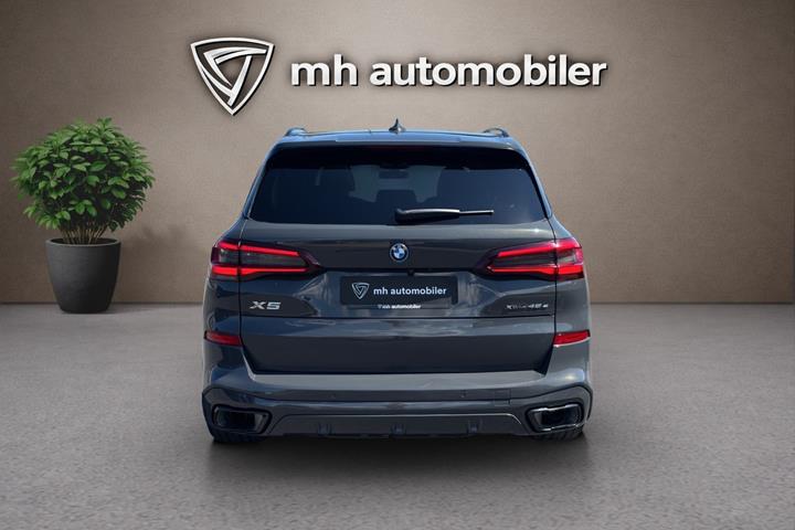 Grå BMW X5 fra 2023