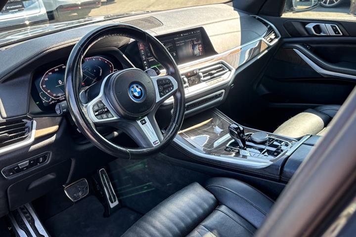 Grå BMW X5 fra 2023