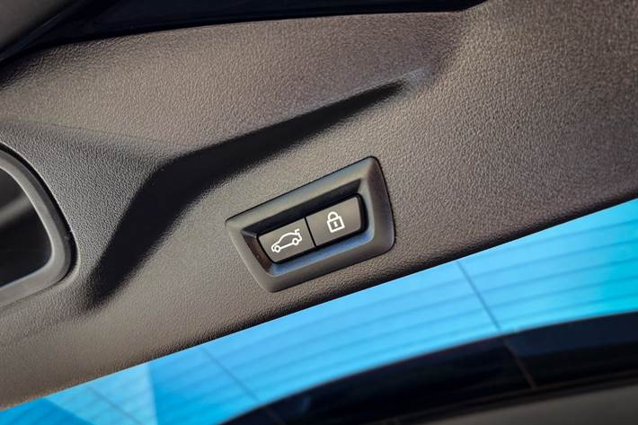 Grå BMW X5 fra 2023