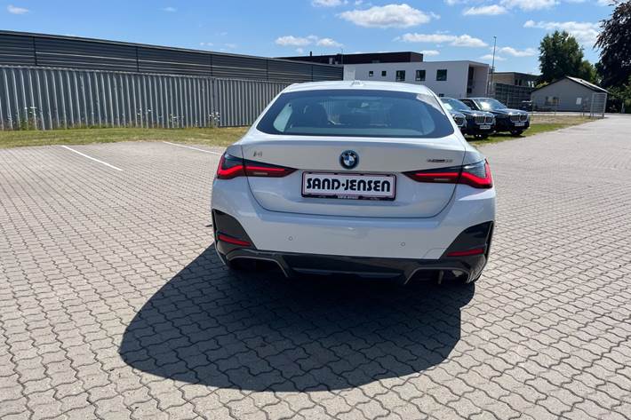 Hvid BMW i4 fra 2024