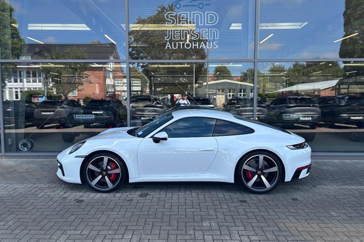 Hvid Porsche 911 Carrera S fra 2024