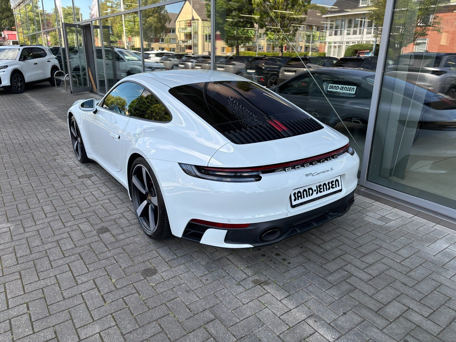 Hvid Porsche 911 Carrera S fra 2024
