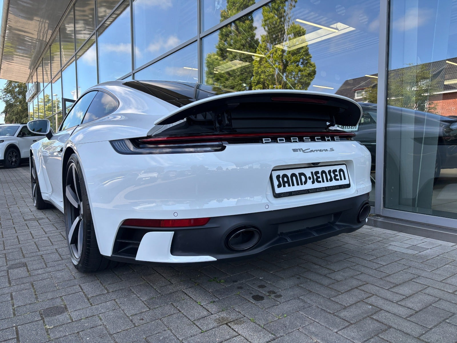 Hvid Porsche 911 Carrera S fra 2024