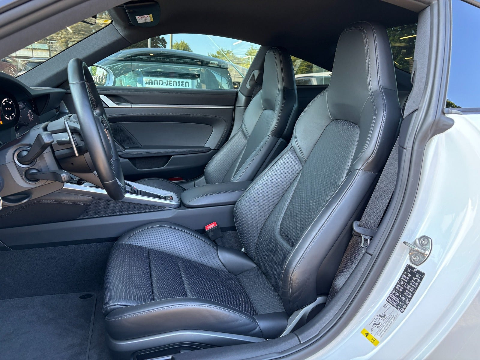 Hvid Porsche 911 Carrera S fra 2024