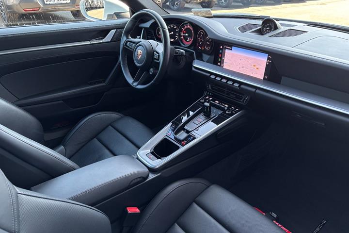 Hvid Porsche 911 Carrera S fra 2024