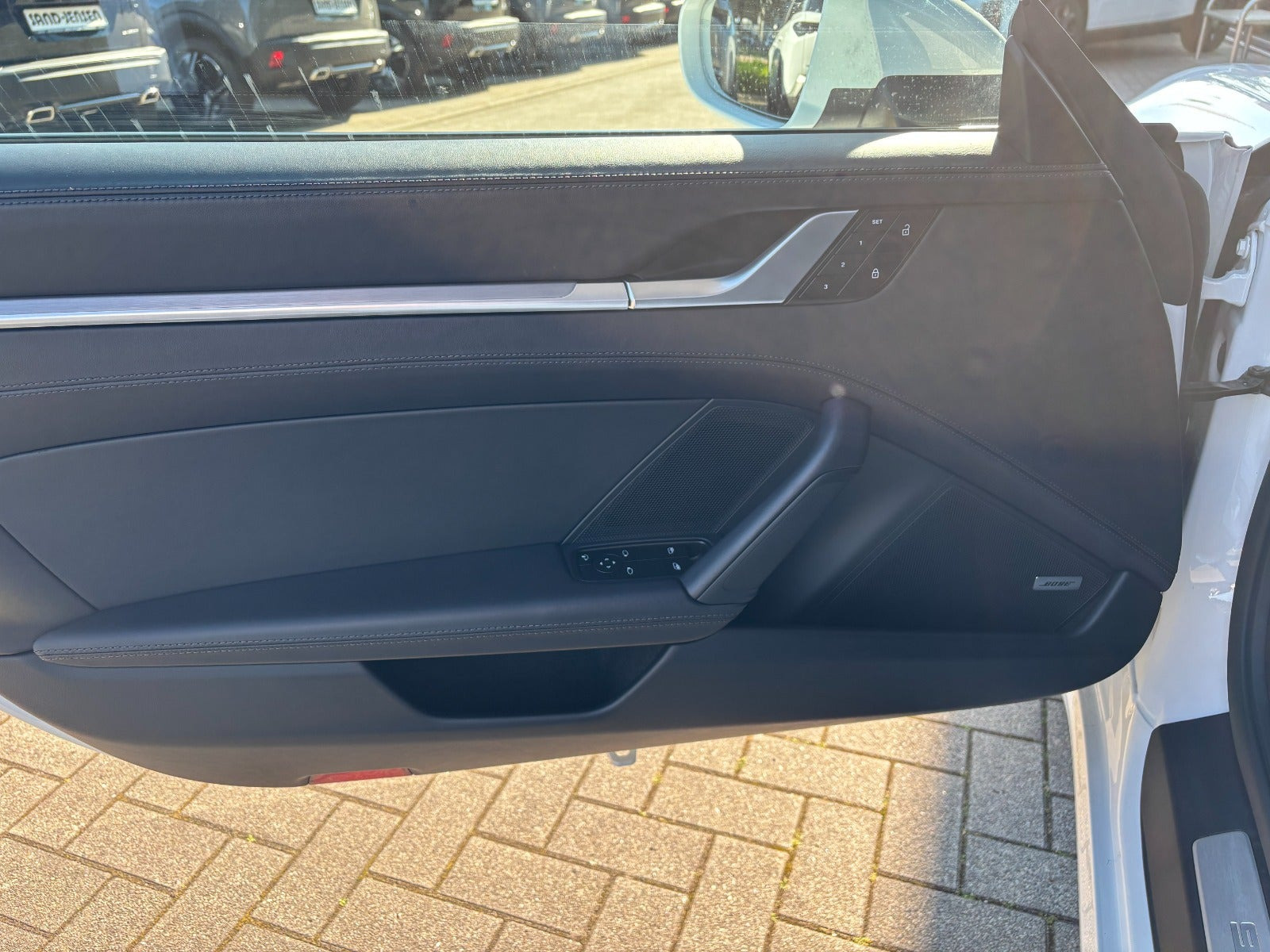 Hvid Porsche 911 Carrera S fra 2024