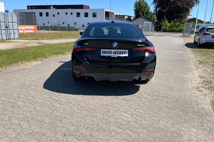 Sort BMW i4 fra 2024