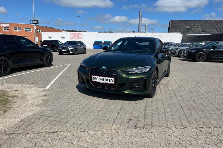 Grøn BMW i4 fra 2024