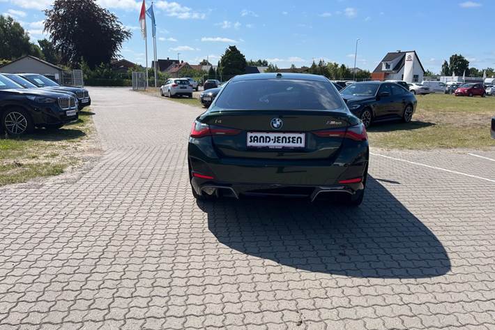 Grøn BMW i4 fra 2024