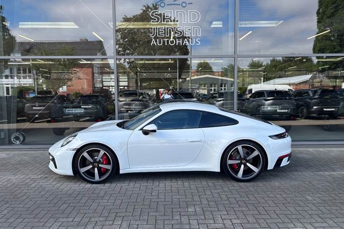 Hvid Porsche 911 Carrera 4S fra 2024