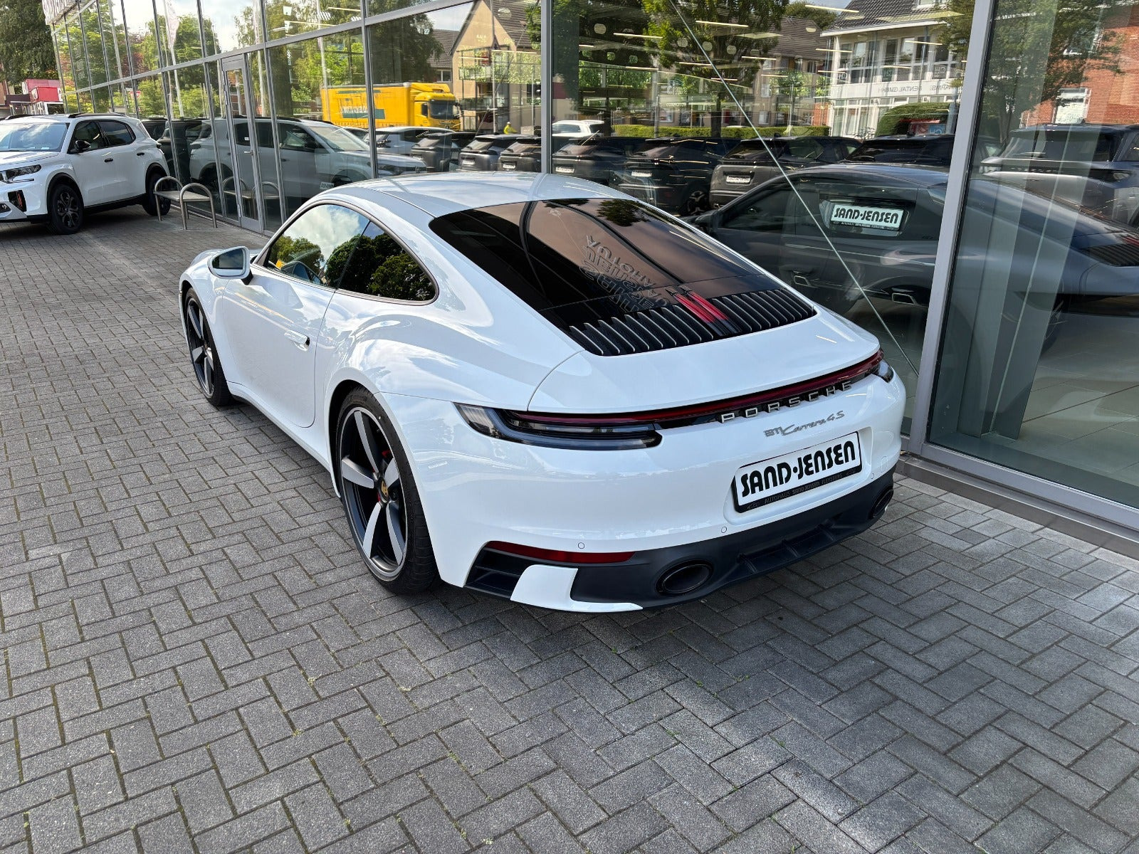 Hvid Porsche 911 Carrera 4S fra 2024