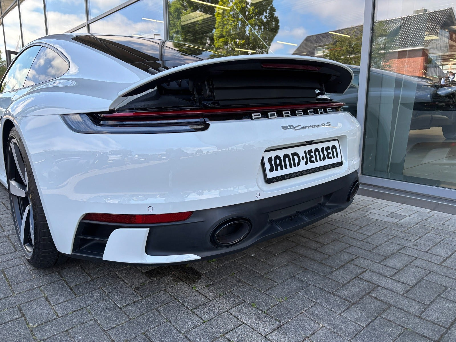 Hvid Porsche 911 Carrera 4S fra 2024