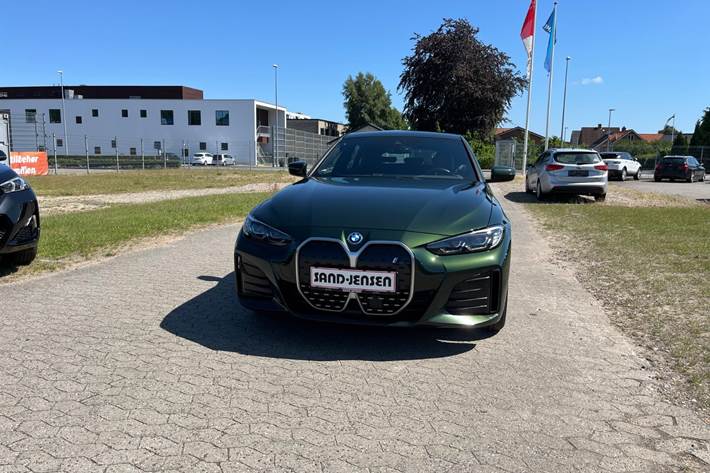 Grøn BMW i4 fra 2024