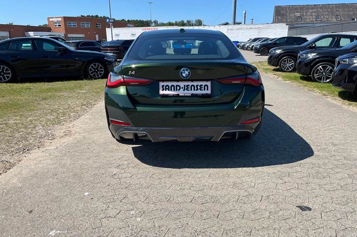 Grøn BMW i4 fra 2024