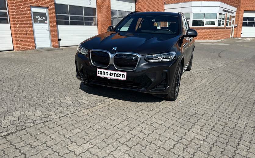 BMW iX3 Charged M-Sport